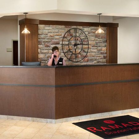 Ramada By Wyndham Drayton Valley Екстериор снимка