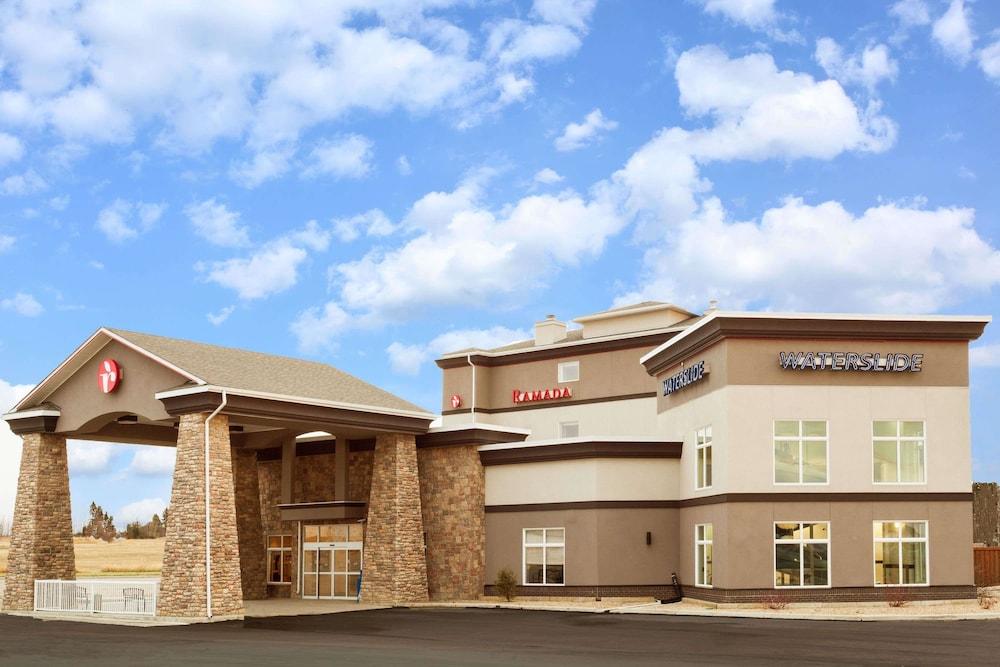 Ramada By Wyndham Drayton Valley Екстериор снимка
