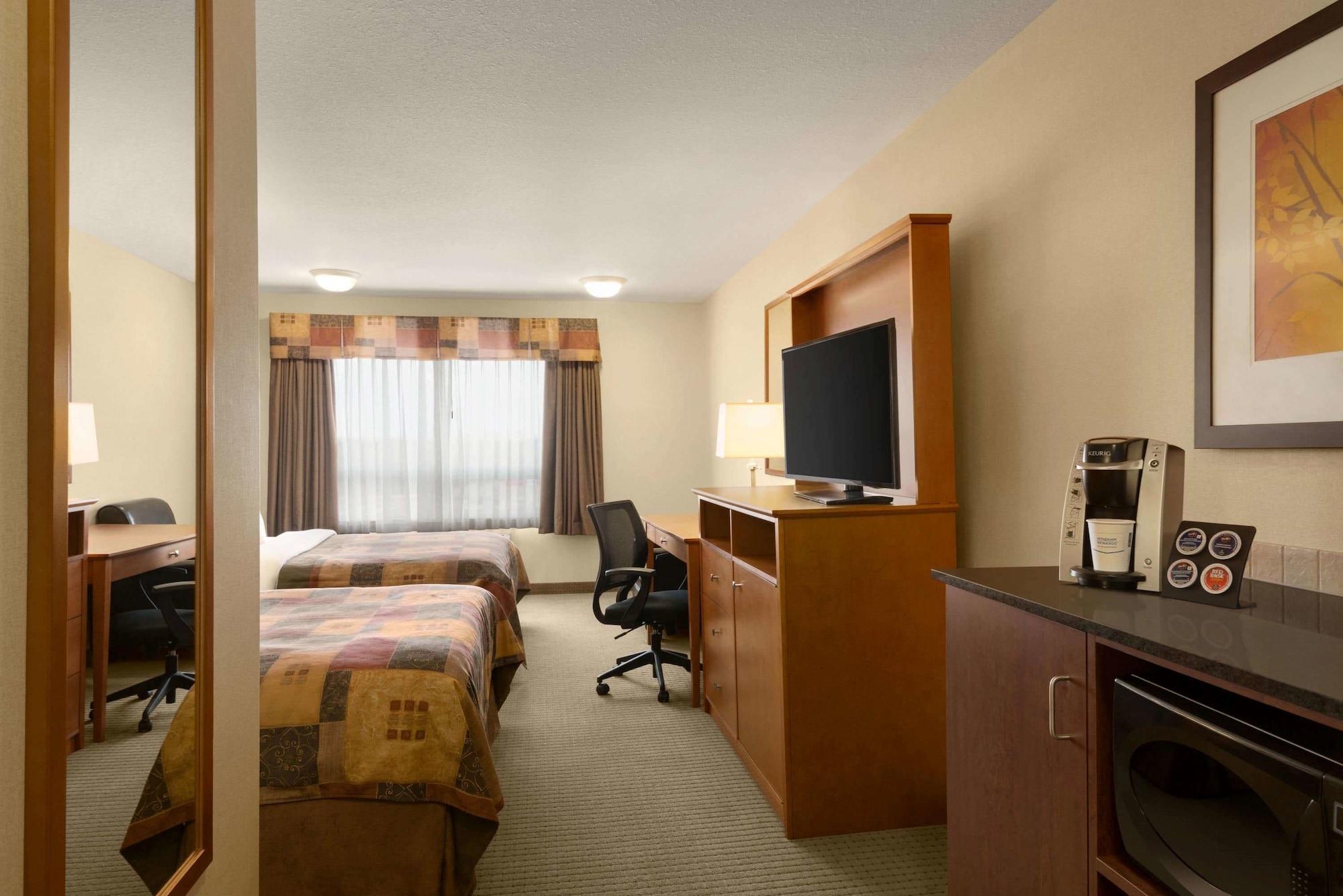 Ramada By Wyndham Drayton Valley Екстериор снимка