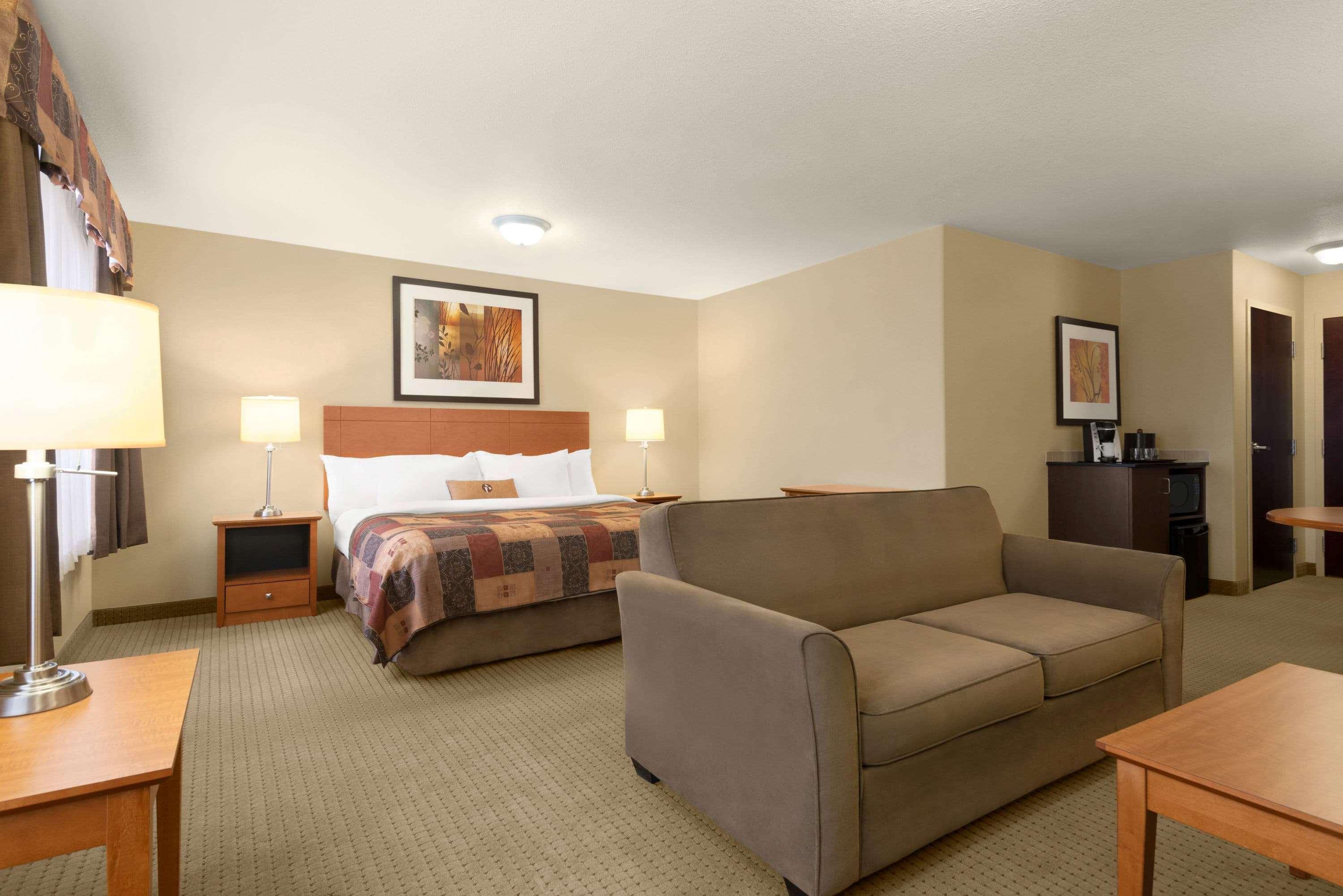 Ramada By Wyndham Drayton Valley Екстериор снимка