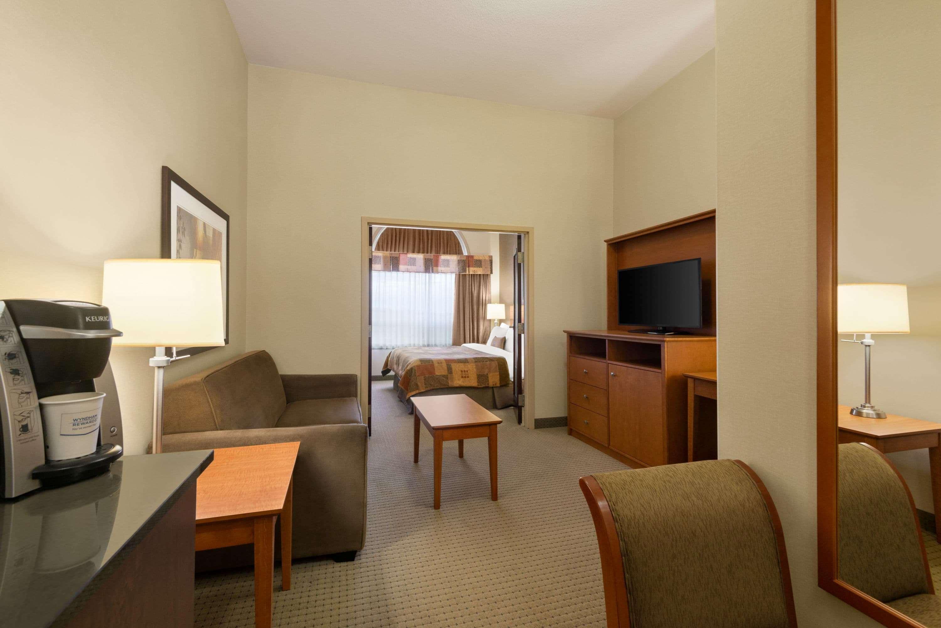 Ramada By Wyndham Drayton Valley Екстериор снимка