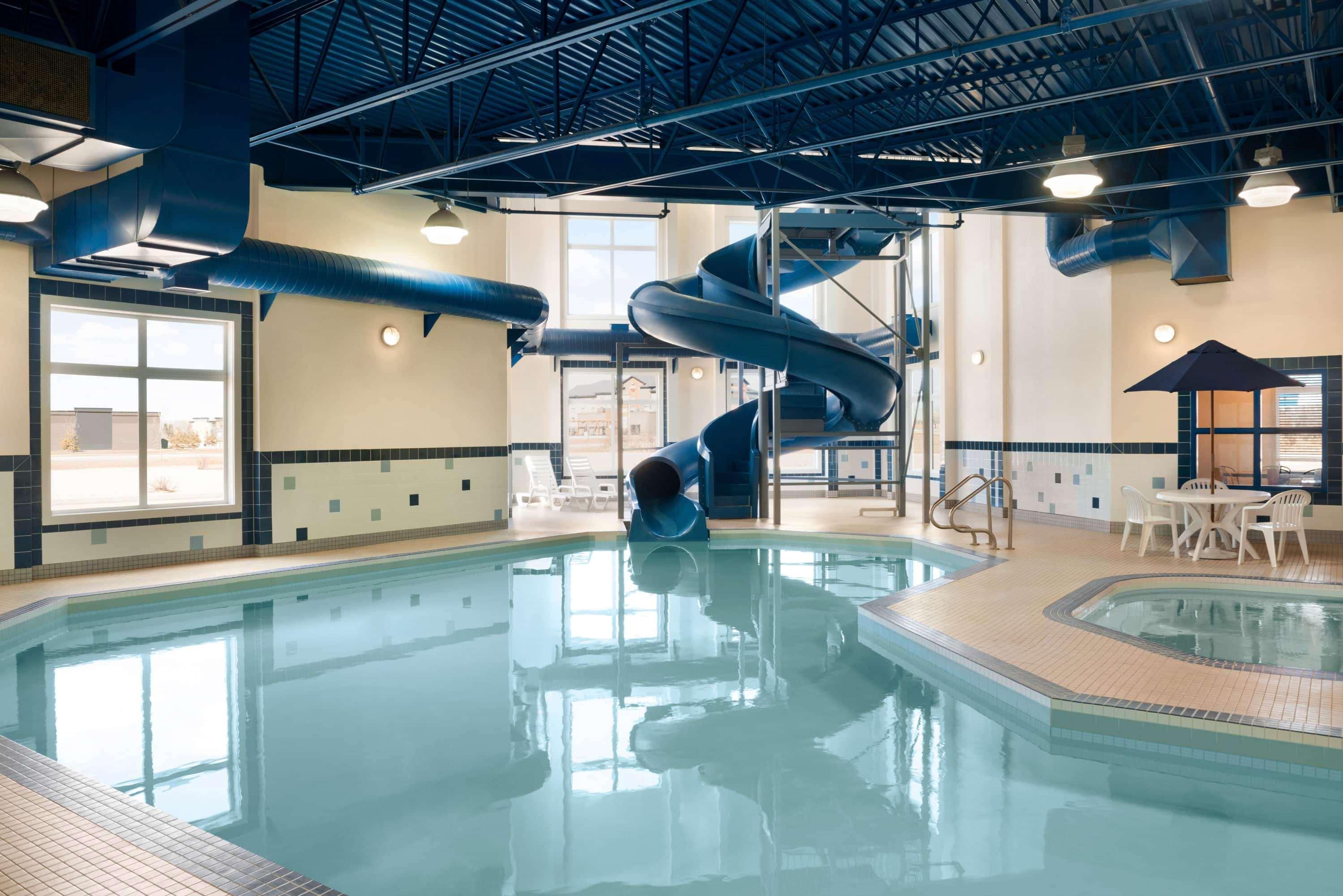 Ramada By Wyndham Drayton Valley Екстериор снимка