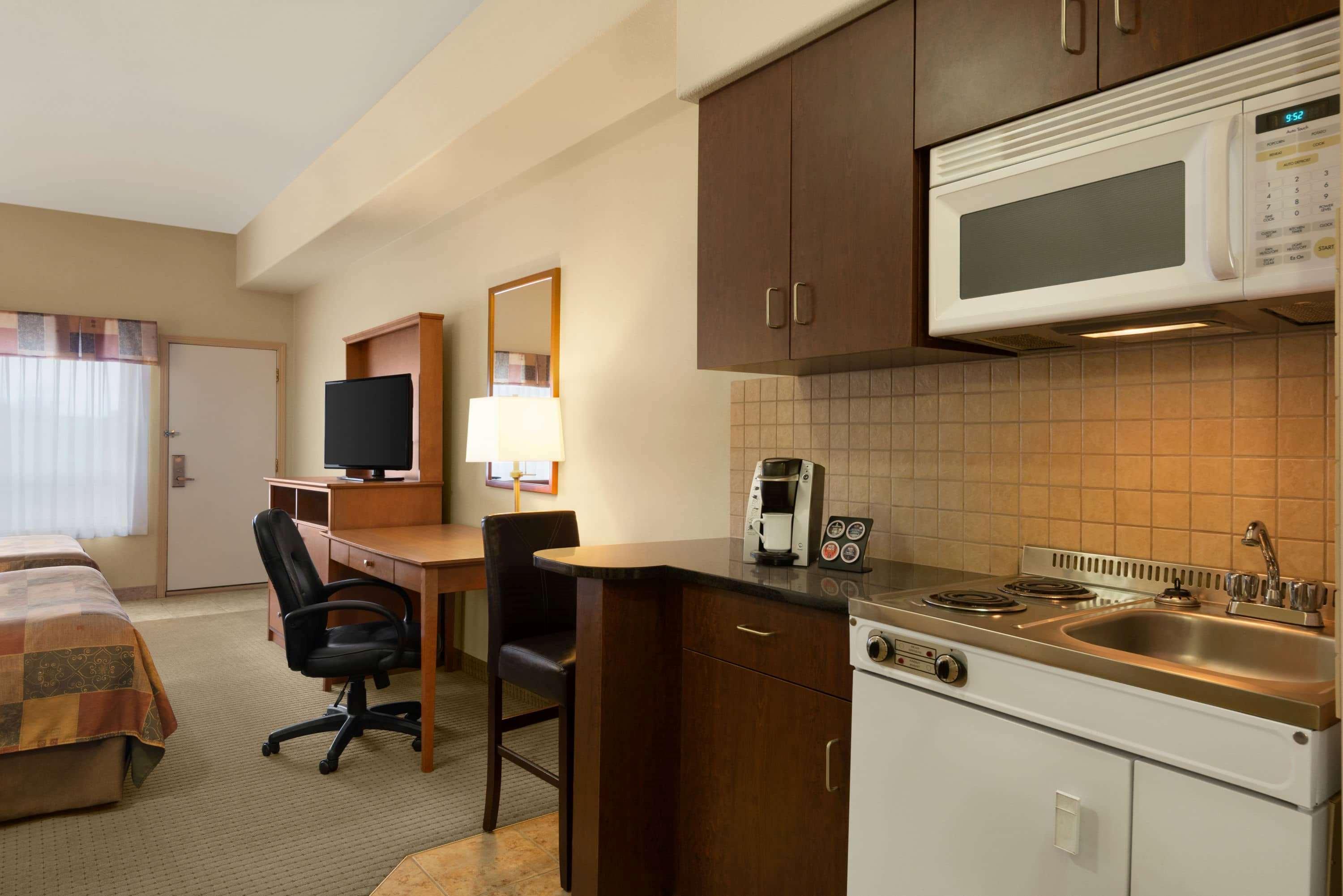 Ramada By Wyndham Drayton Valley Екстериор снимка