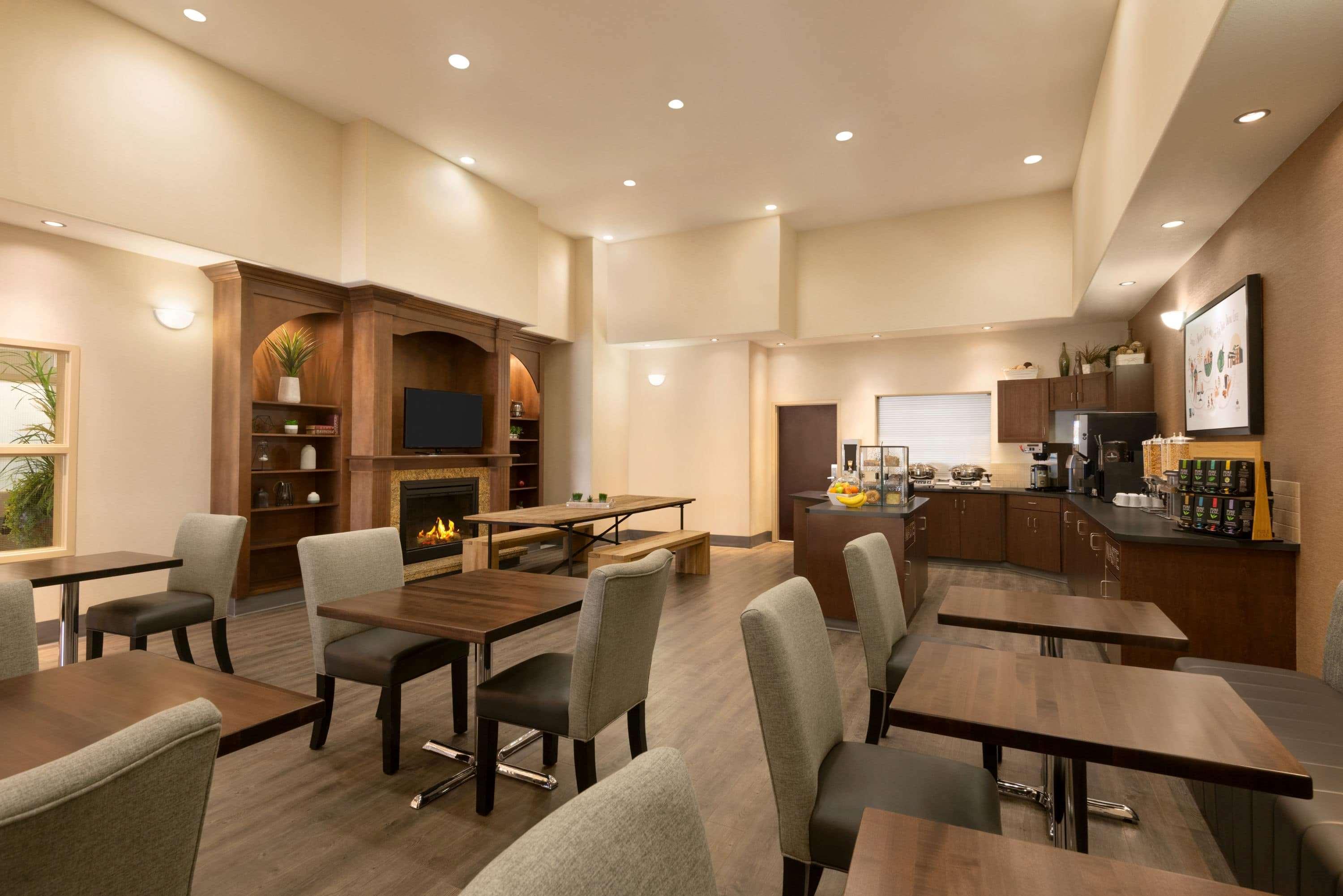 Ramada By Wyndham Drayton Valley Екстериор снимка