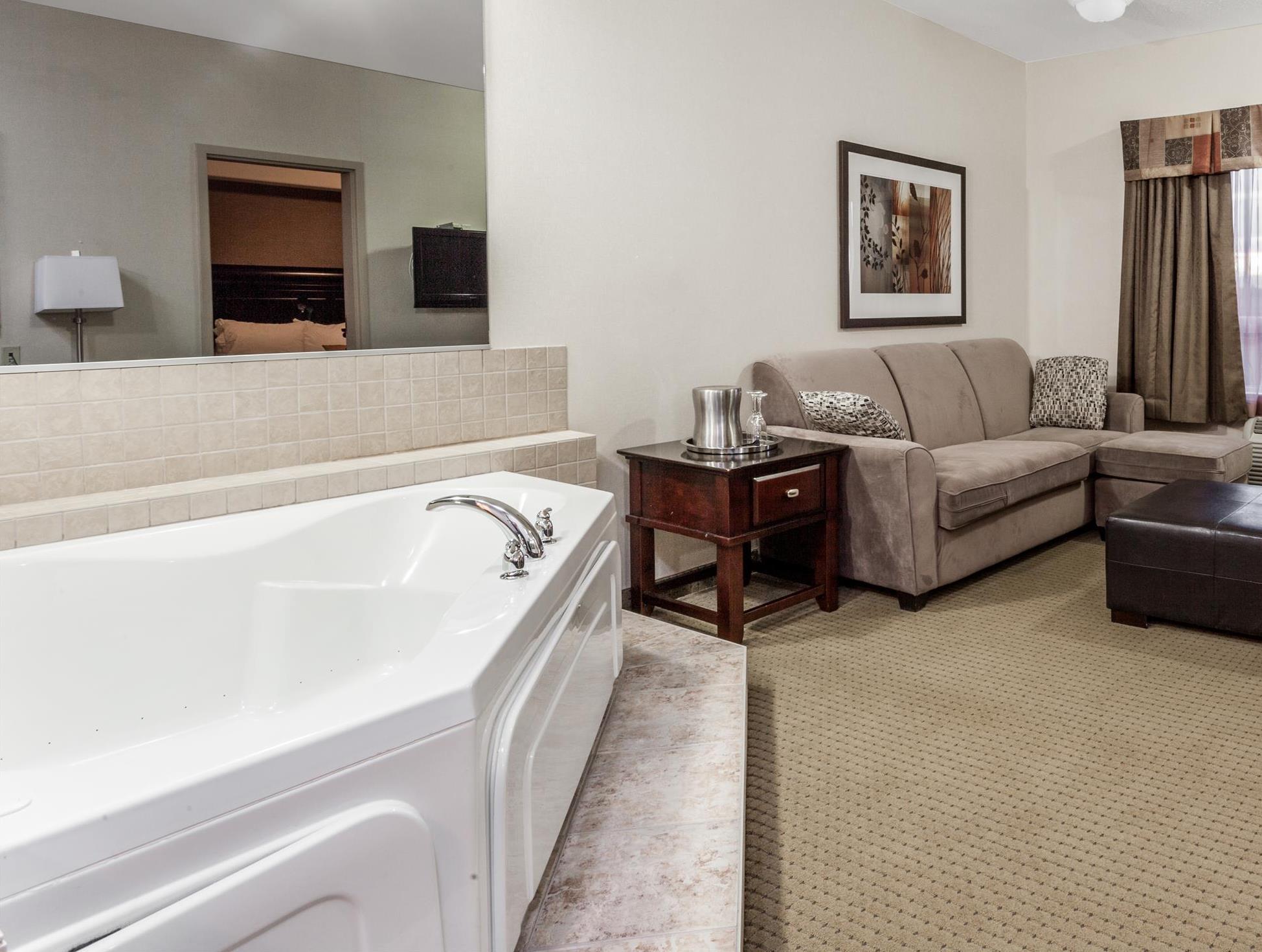 Ramada By Wyndham Drayton Valley Екстериор снимка