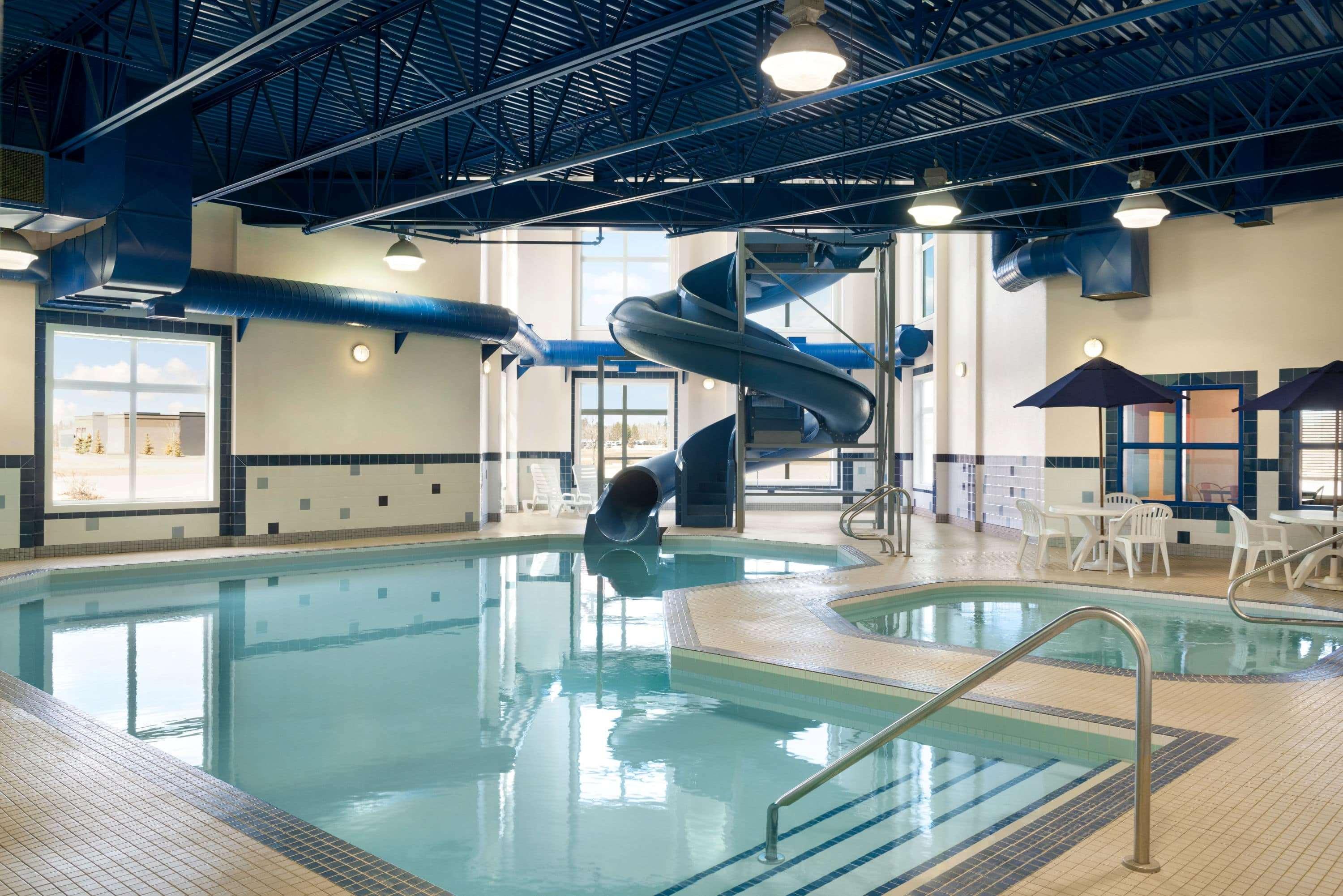 Ramada By Wyndham Drayton Valley Екстериор снимка