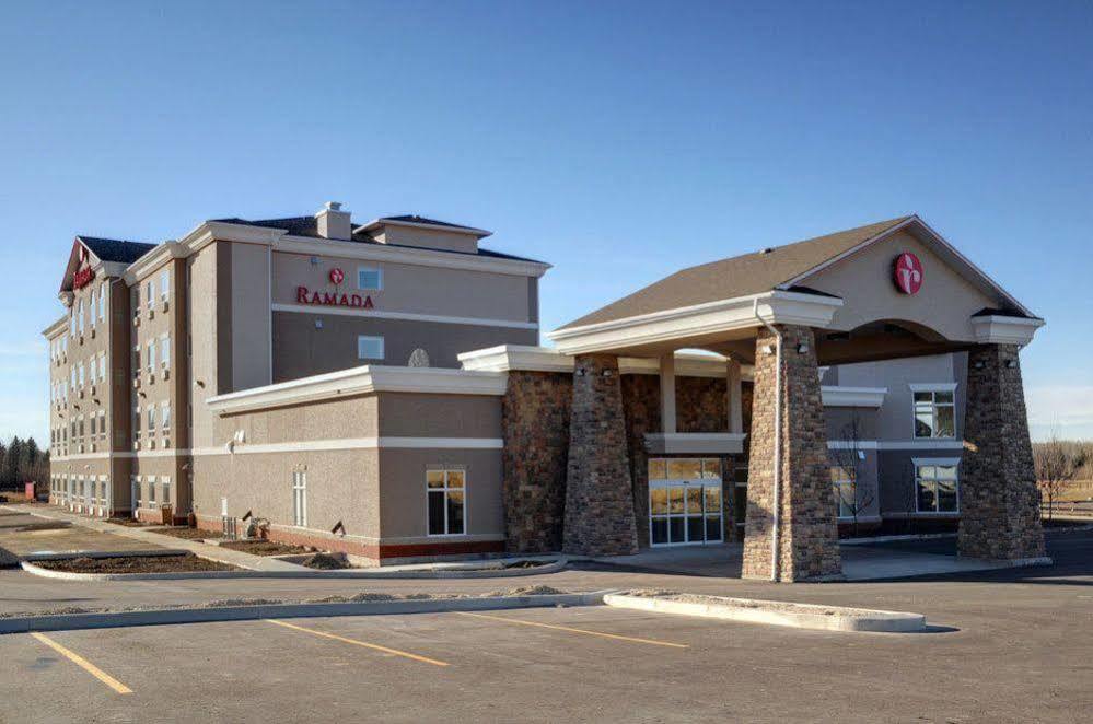 Ramada By Wyndham Drayton Valley Екстериор снимка