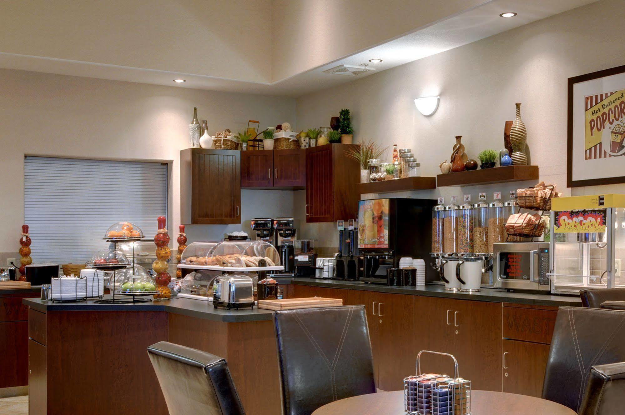 Ramada By Wyndham Drayton Valley Екстериор снимка