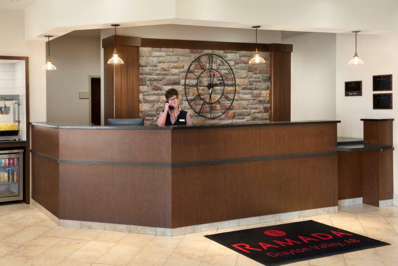 Ramada By Wyndham Drayton Valley Екстериор снимка
